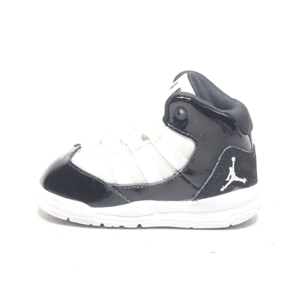 Air Jordan Max Aura Sneakers Leather Black Color For Kids