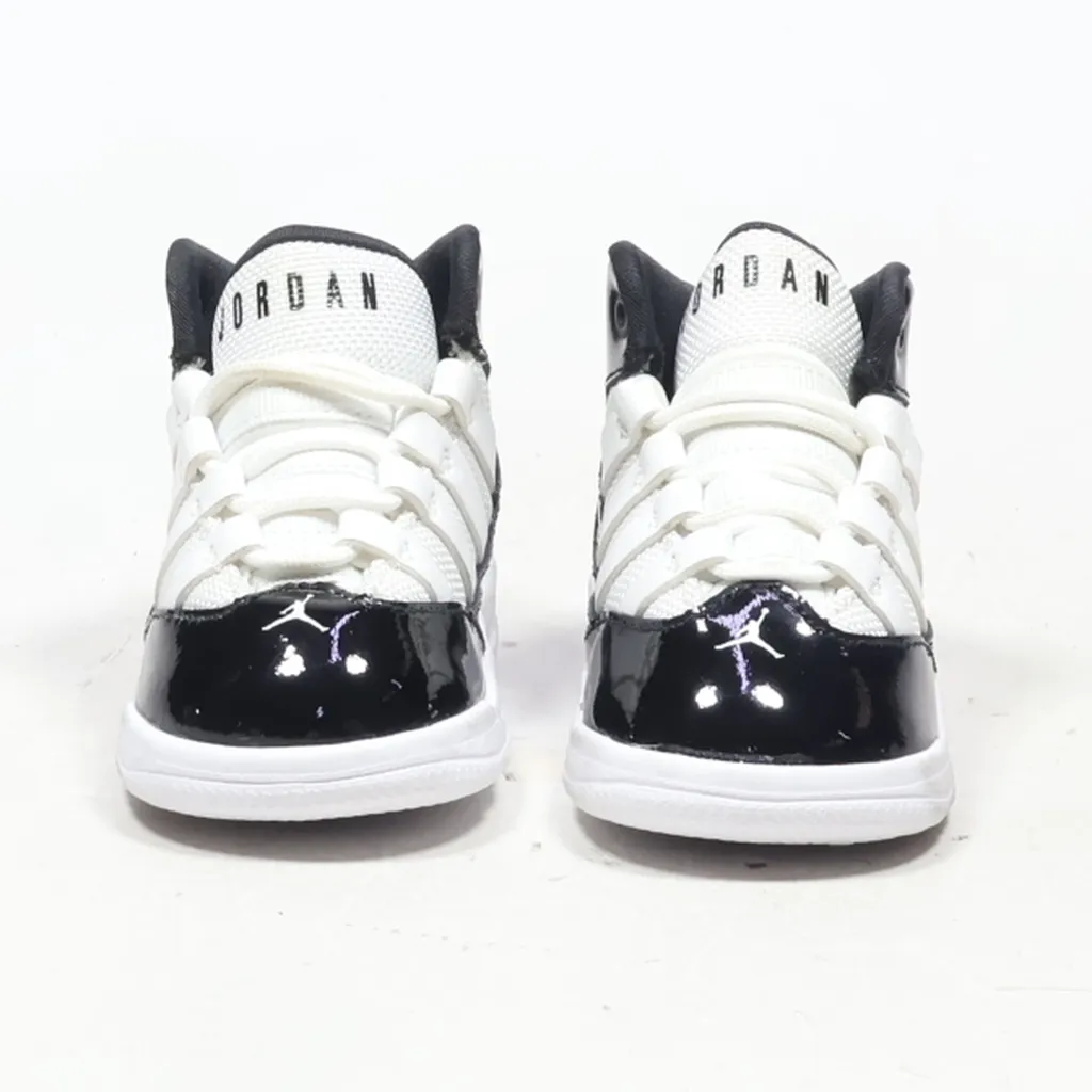 Air Jordan Max Aura Sneakers Leather Black Color For Kids