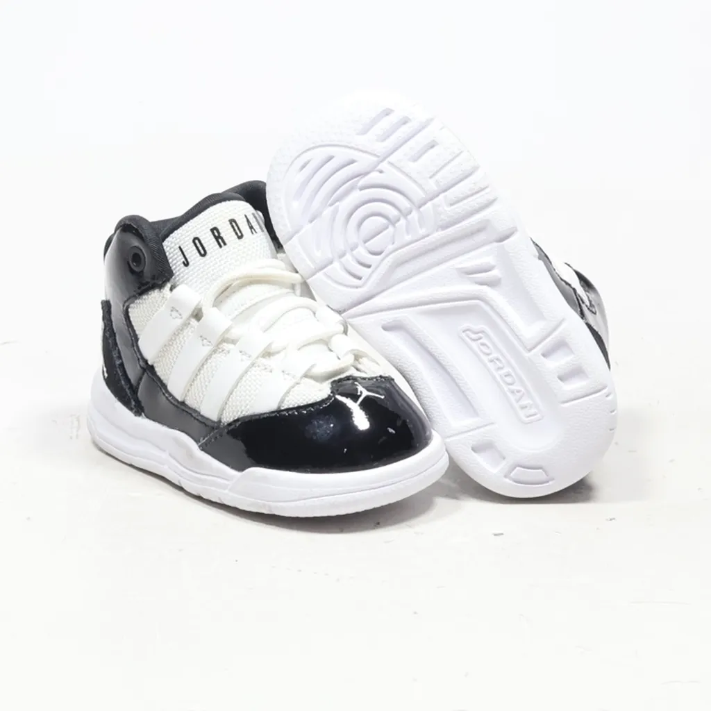Air Jordan Max Aura Sneakers Leather Black Color For Kids