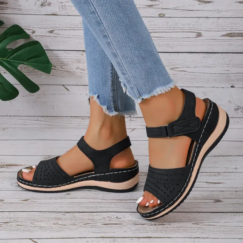 Comfortable flat beach sandals for women