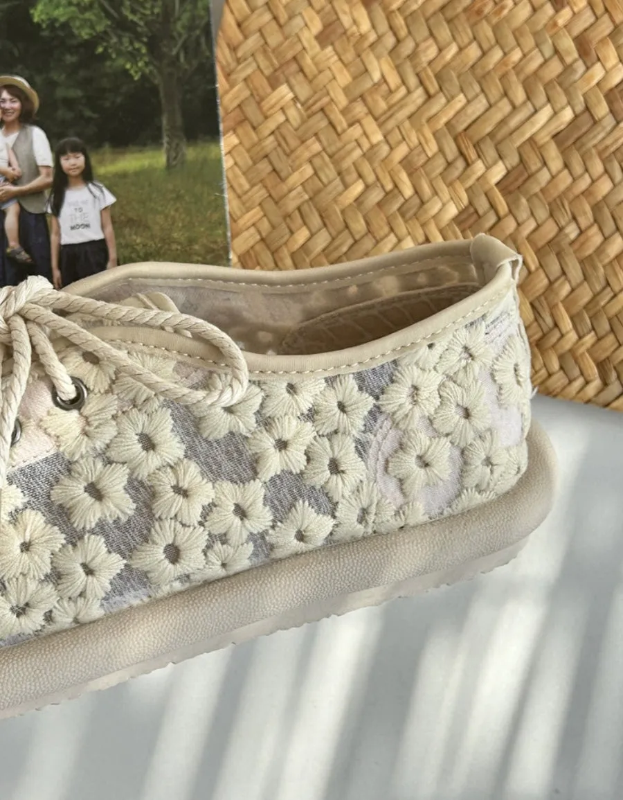 Round Toe Lace Embroidery Comfortable Flat Shoes