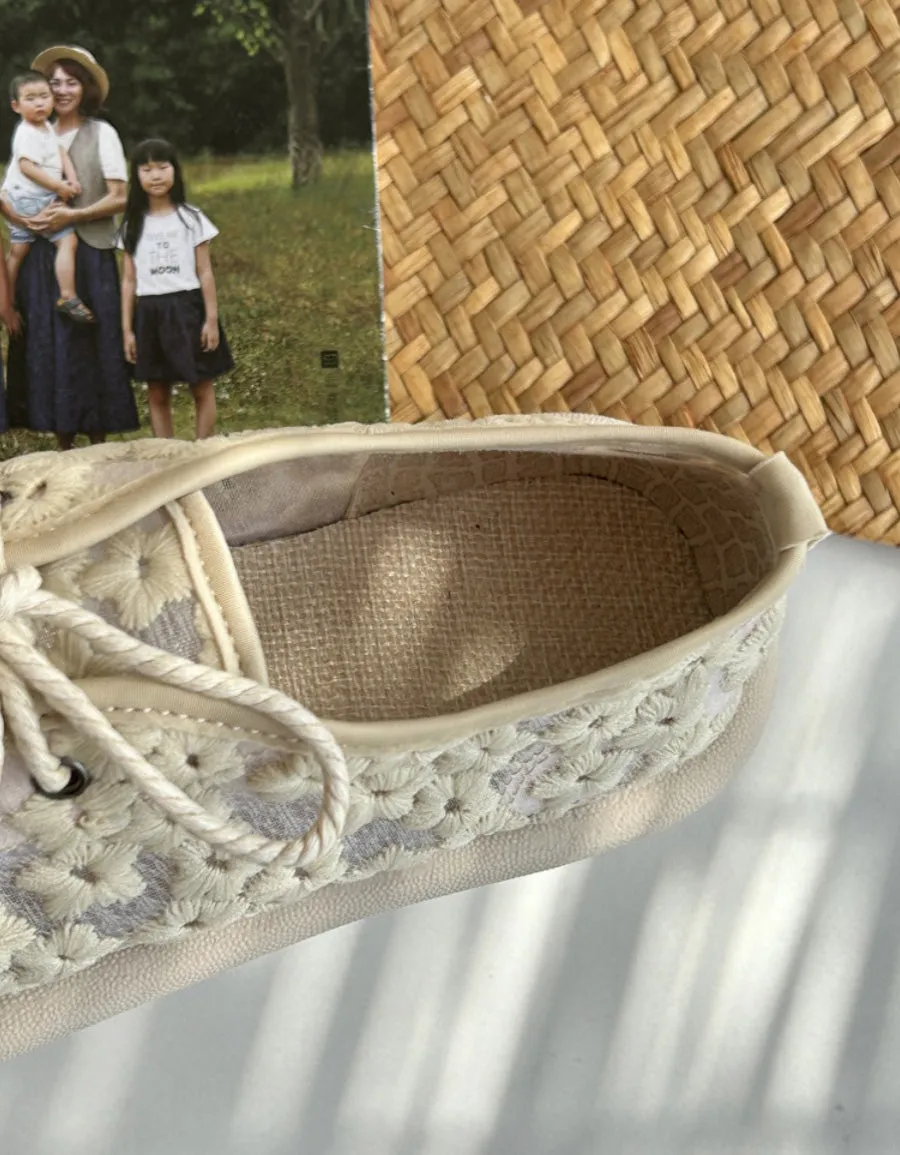 Round Toe Lace Embroidery Comfortable Flat Shoes